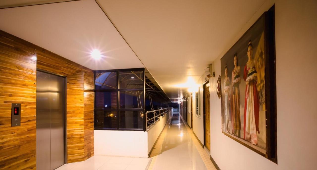 Bander Hotel Phu Khieo Bagian luar foto