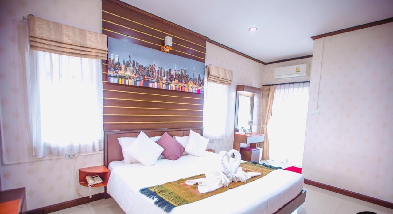Bander Hotel Phu Khieo Bagian luar foto
