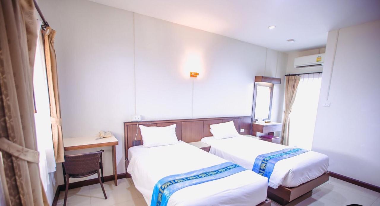 Bander Hotel Phu Khieo Bagian luar foto
