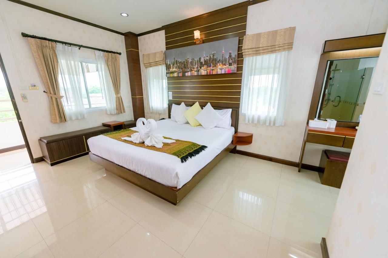 Bander Hotel Phu Khieo Bagian luar foto
