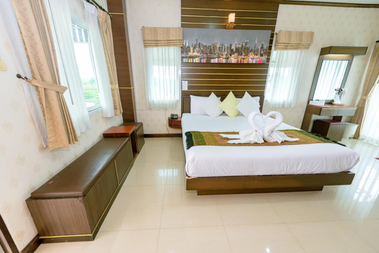 Bander Hotel Phu Khieo Bagian luar foto