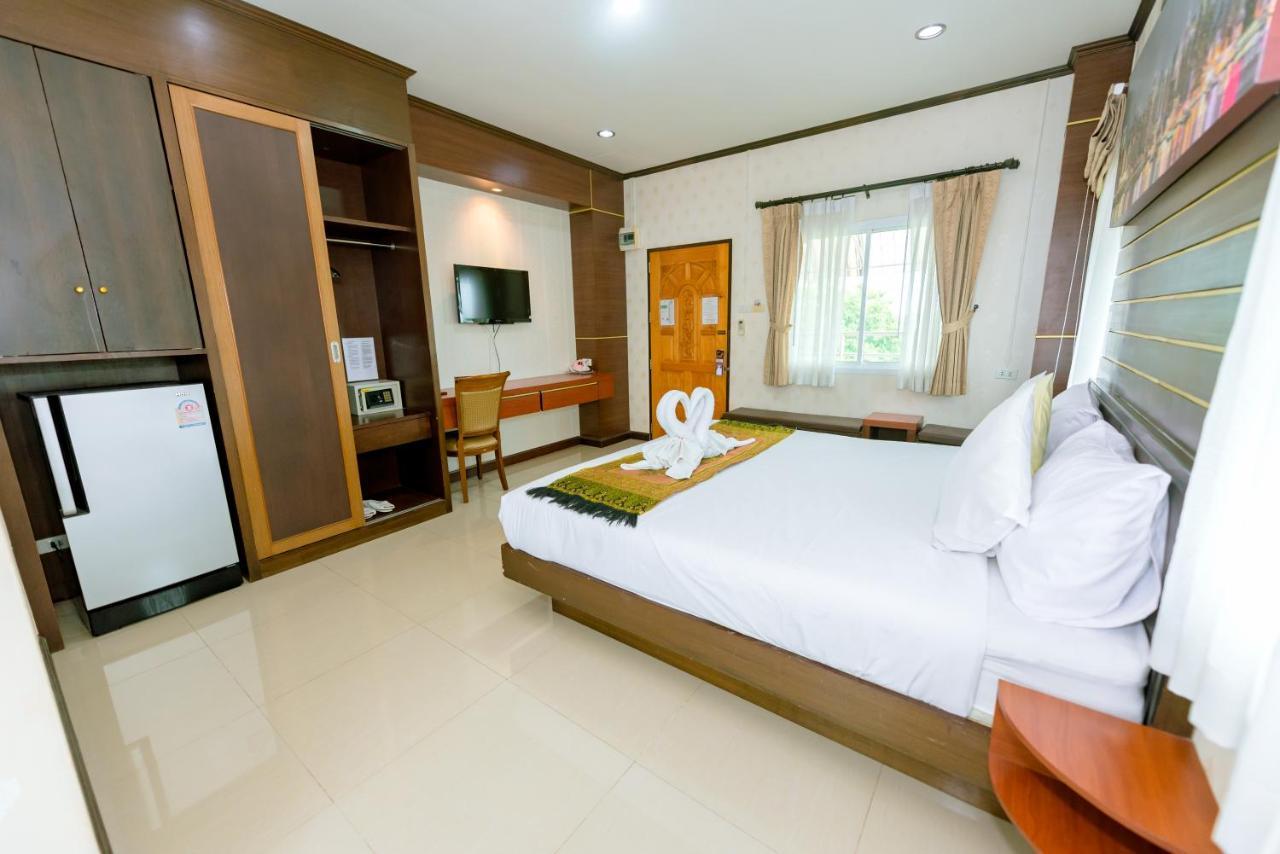 Bander Hotel Phu Khieo Bagian luar foto