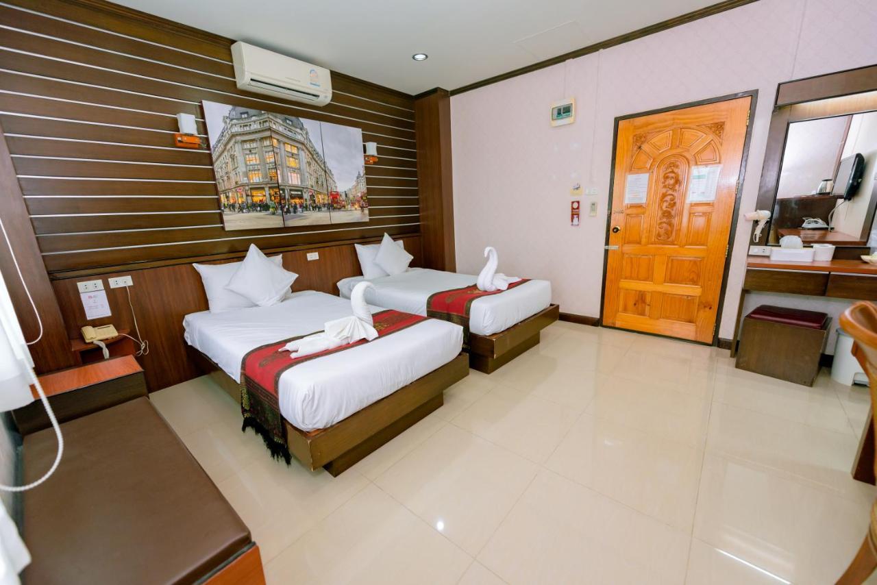 Bander Hotel Phu Khieo Bagian luar foto