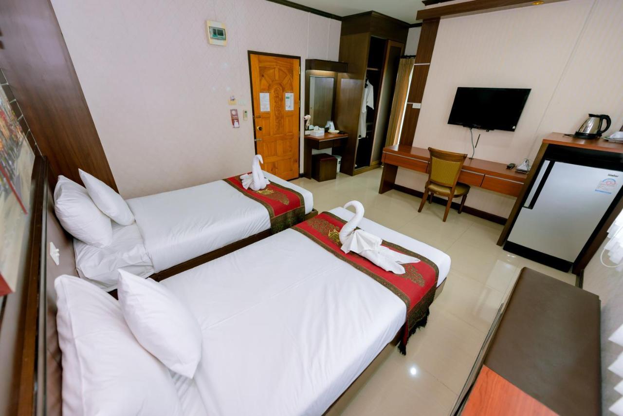 Bander Hotel Phu Khieo Bagian luar foto