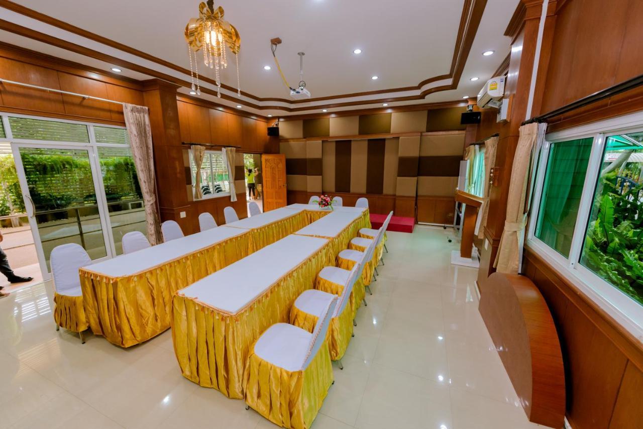 Bander Hotel Phu Khieo Bagian luar foto