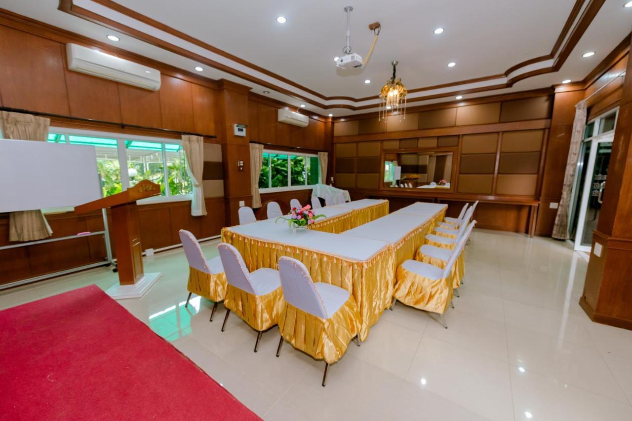 Bander Hotel Phu Khieo Bagian luar foto